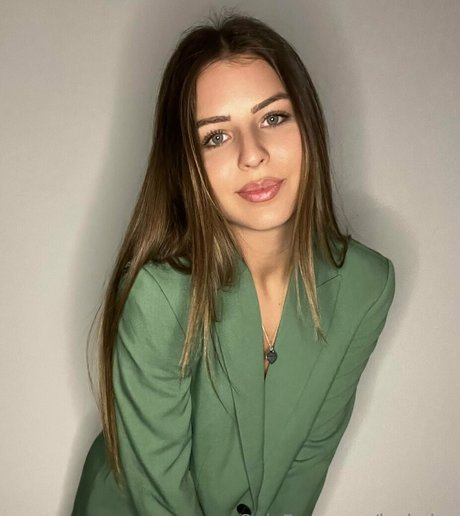 lucia lpz セクシーなスター 写真