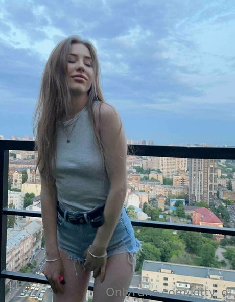 主観視点のアジア人オンリーファンズ ポルノ 写真