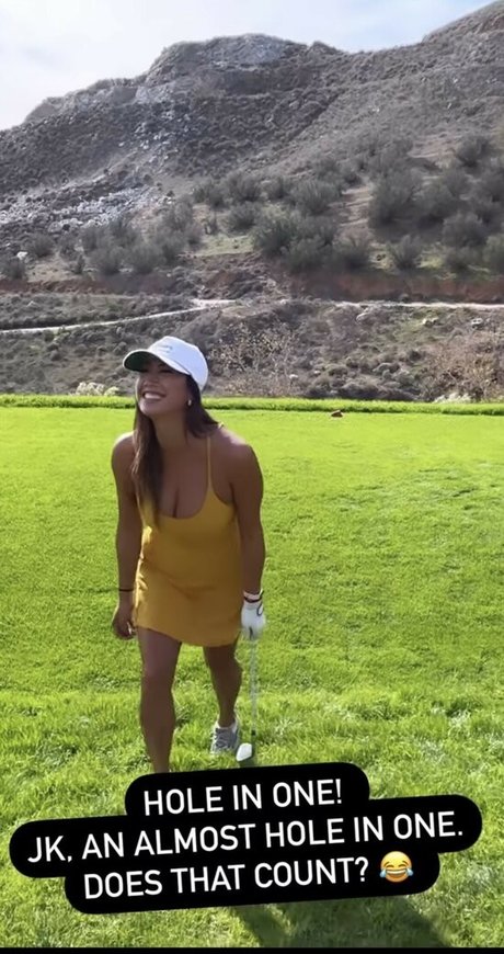 金髪巨乳オンリーファンズ セクシーヌード 画像