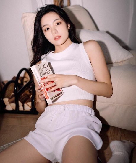 Helenhmy ポルノスター ホット 写真