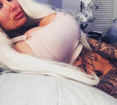 Kacey Diamonds 裸のモデル 写真