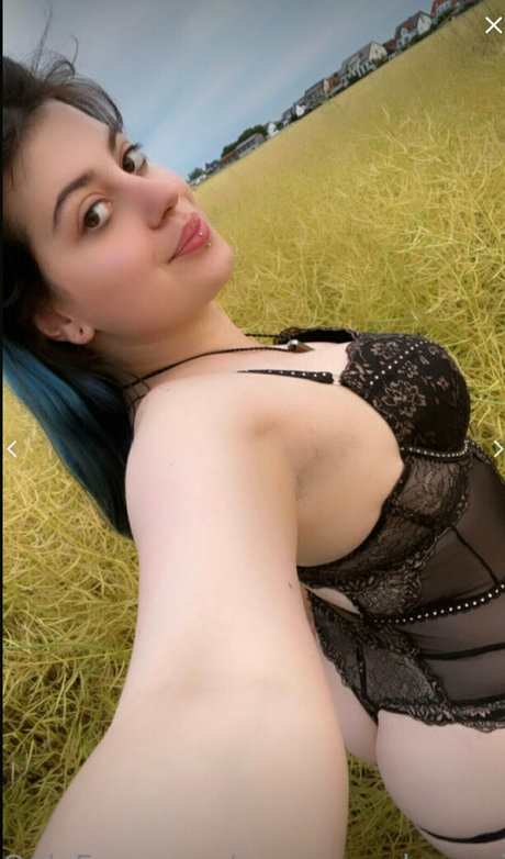 vanessa obsequious top profile image