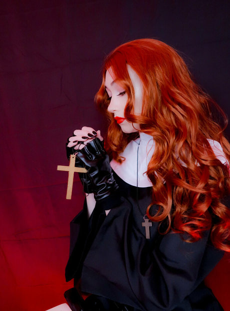 louvrissa ポルノスター ヌード 画像