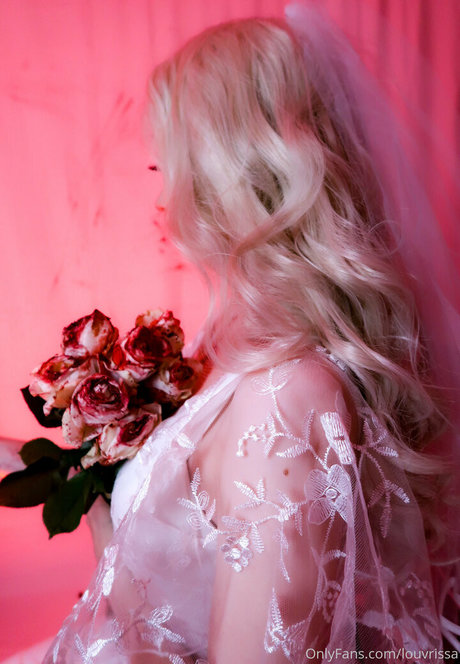 louvrissa 女優 写真