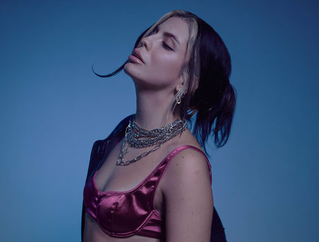 毛深い茂みオンリーファンズ ヌード 写真