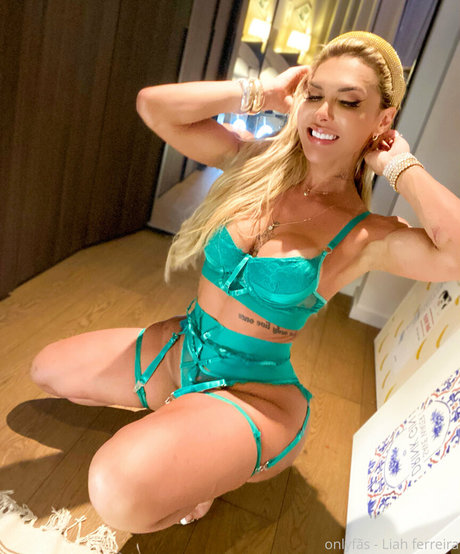 オンリーファンズの内部 美しいヌード 写真