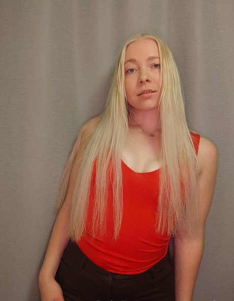 alora free 完璧なスター 写真