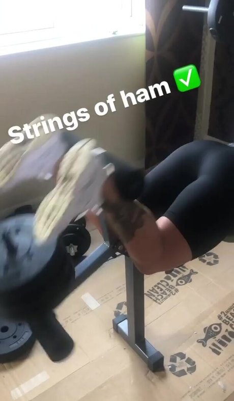 裸の足のオンリーファンズ 裸 画像