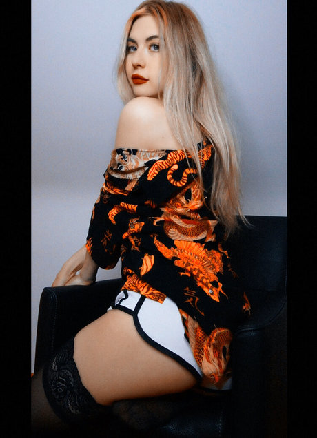 ASMR Onuri かわいいポルノスター 写真