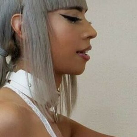 Itzel Saenz アートスター 写真