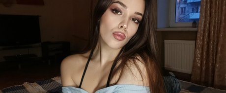 エモヌードオンリーファンズ 無料 写真