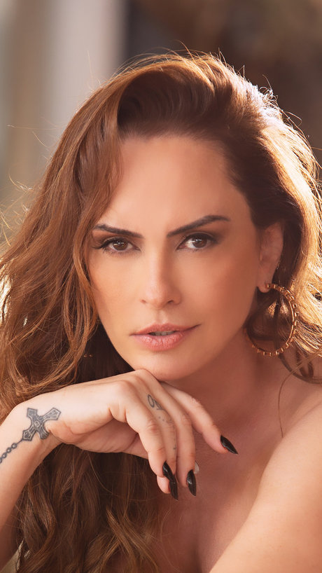 Nubia Oliiver 完璧なスター 写真