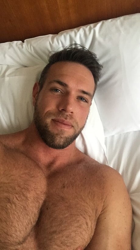 Alexander Mecum 裸モデル 画像