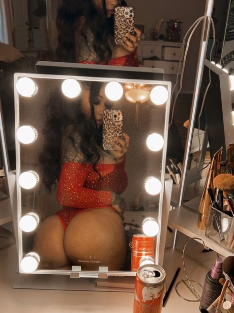 Mimi Perez 裸の女優 写真