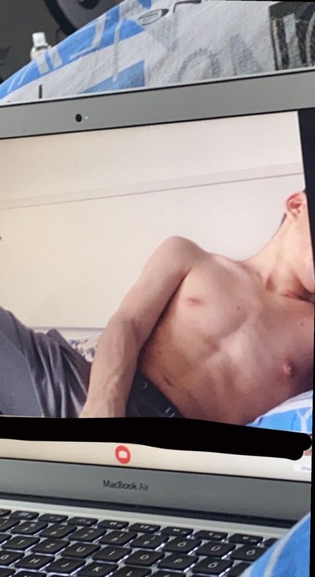 Nikolasyz エロティック女優 写真