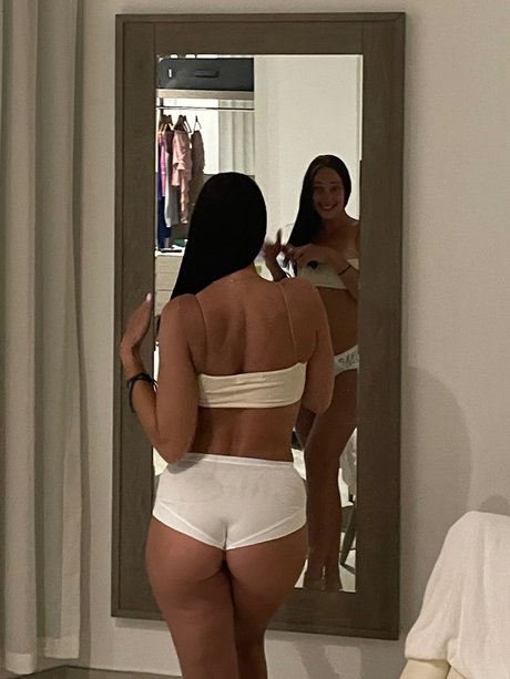 Lucy Francis 美しいモデル 写真