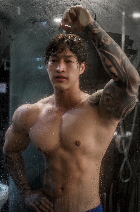 Nueng エロティックモデル 写真