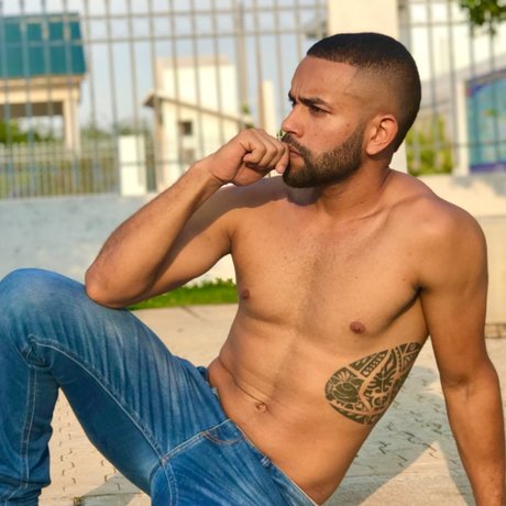 Jorge Molotov xxx女優 画像