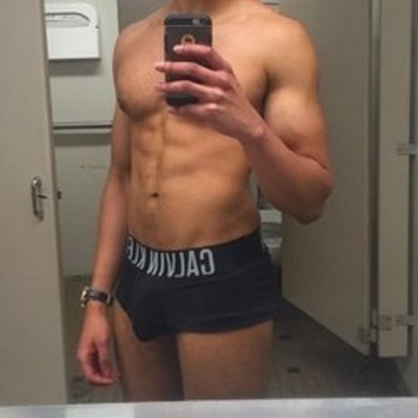 平均オンリーファン セクシーヌード 写真