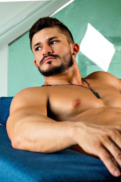 Peralta Silva 独占スター 写真