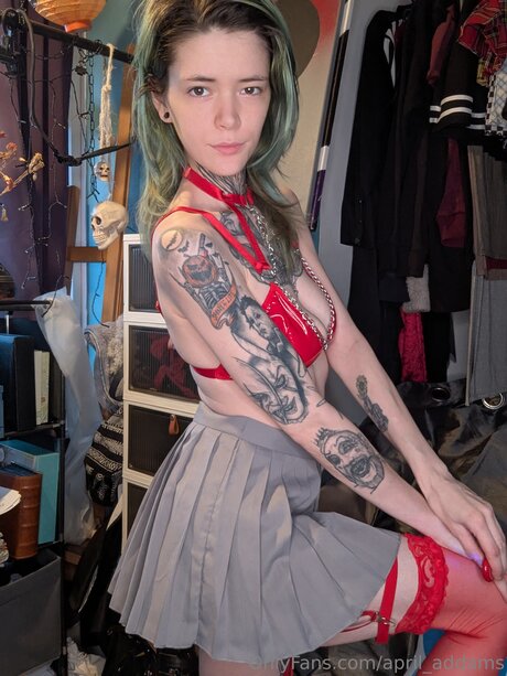 April Addams 無料モデル 画像