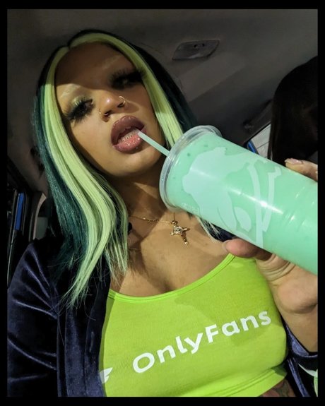 Dime Davenport ポルノスター xxx 画像