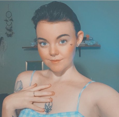 パンツ オンリーファンズ セクシー裸 写真