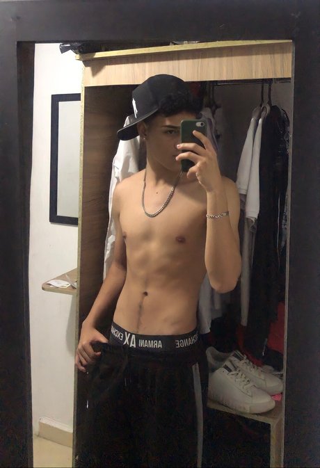 Daniel Valencia スター ヌード 写真