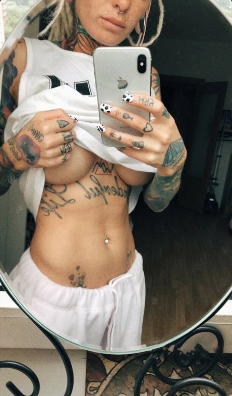 POVティーンオンリーファンズ ヌード 写真