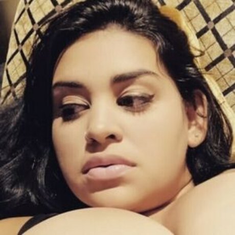 Jennifer Busty Latina アートスター 画像