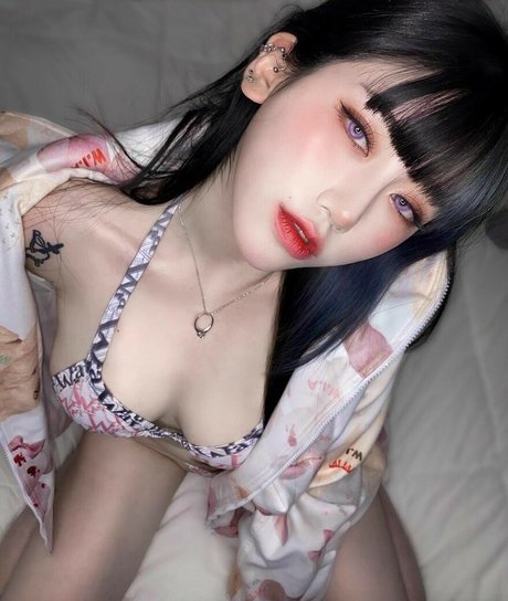 Naughty Rabbit アダルトモデル 写真