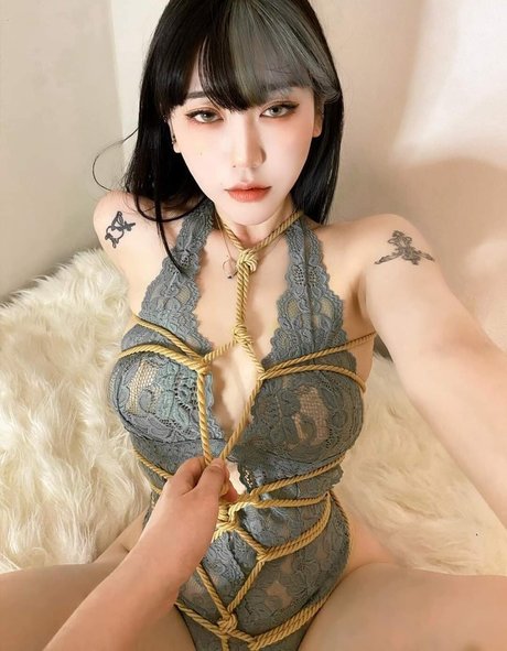 Naughty Rabbit アダルトモデル 画像