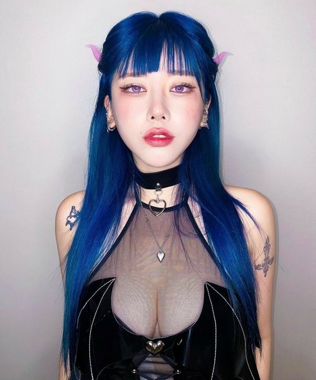 Naughty Rabbit セクシーなポルノスター 写真