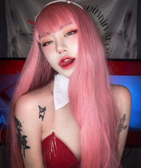 Naughty Rabbit 裸のモデル 写真
