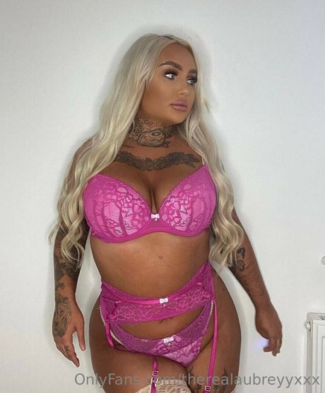 inkedblondieeee エロティック女優 画像