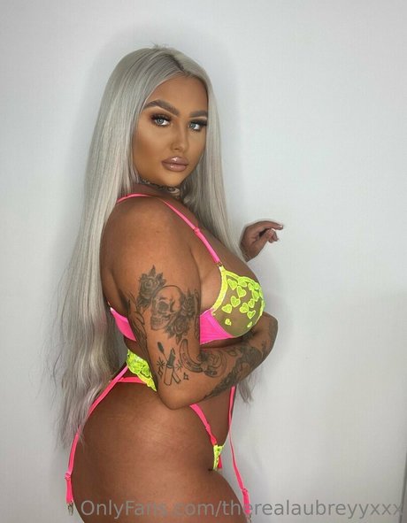 inkedblondieeee スター 画像