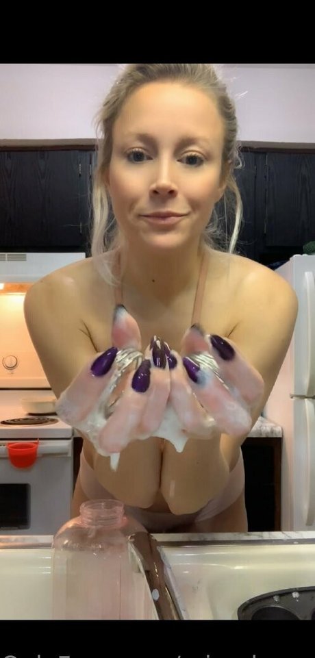 赤毛の潮吹きオンリーファンズ 無料 写真