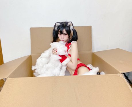 足を舐めるオンリーファンズ セクシー裸 写真