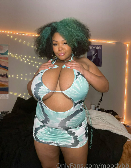 moodybb xxxポルノスター ギャラリー