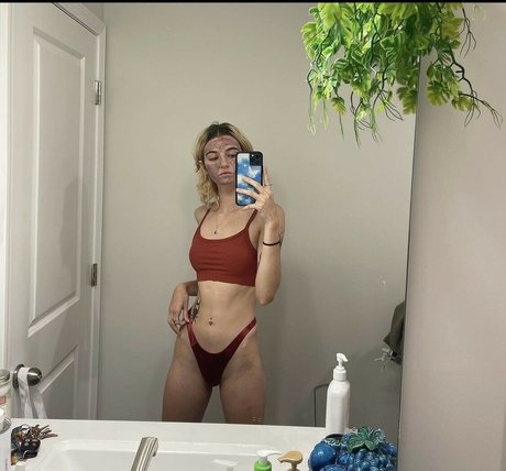 ランジェリーヌードオンリーファンズ ホットセックス 画像