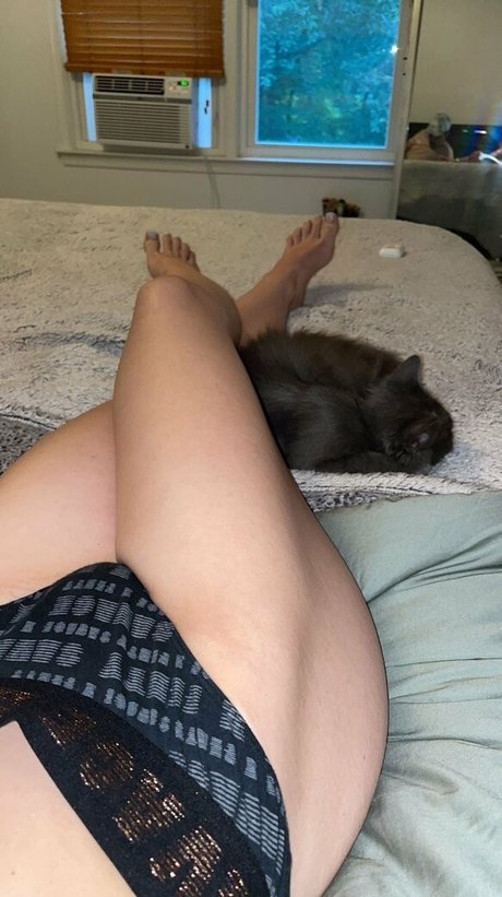 nakedella ポルノスター 写真