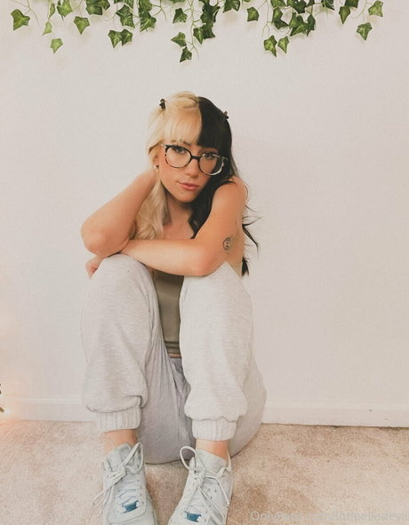 nakedella 最高の女優 ギャラリー