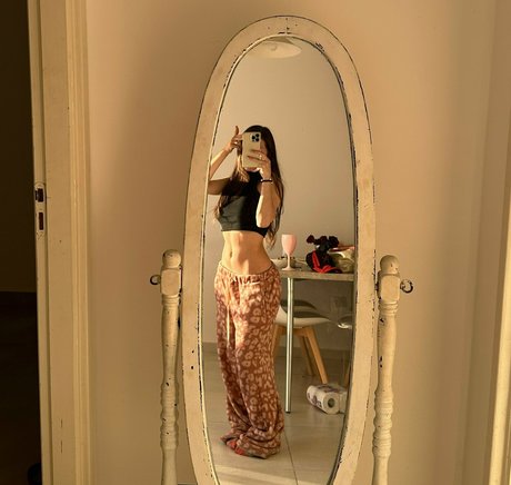 金髪巨乳オンリーファンズ ヌード 画像