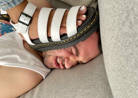 金髪巨乳オンリーファンズ 美しいヌード 写真