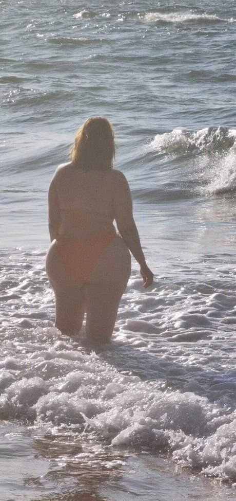 Onesarahhh ヌードモデル 写真