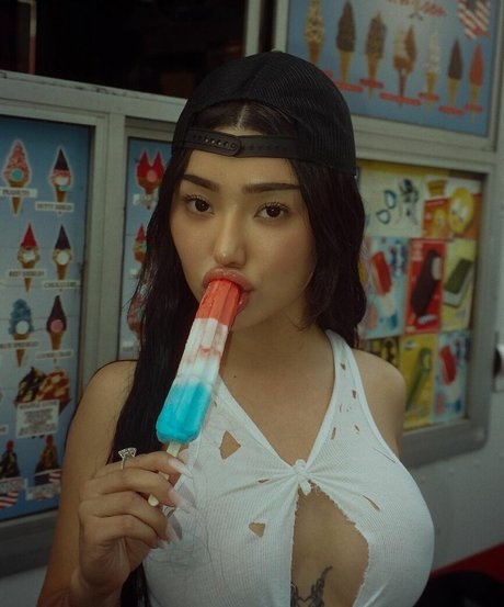 Nikita Dragun セクシーモデル アーカイブ