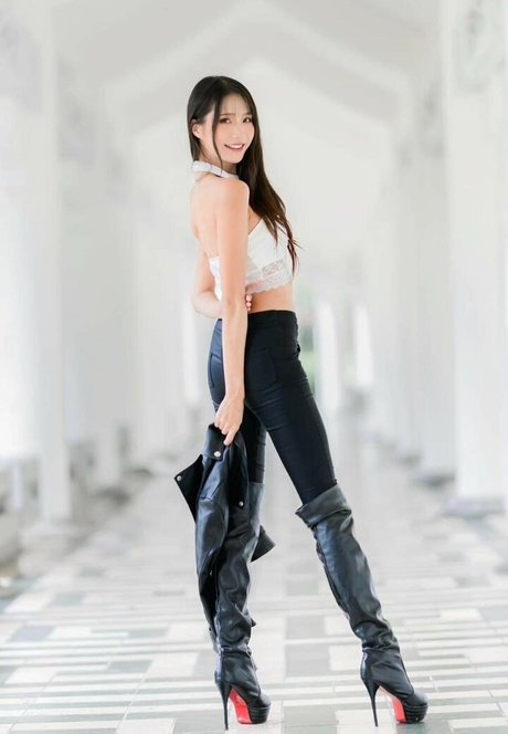 ブラックフィットネスオンリーファンズ セクシー 写真