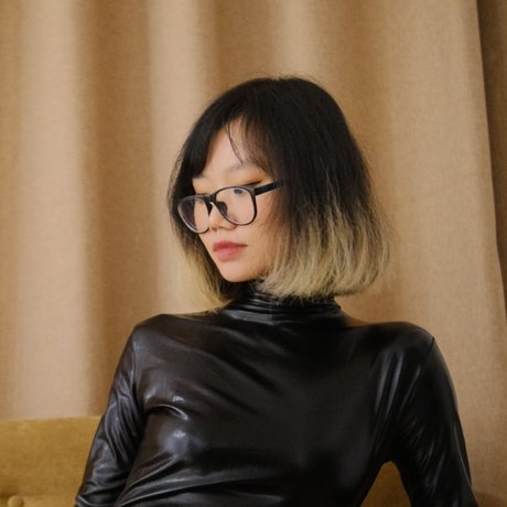 アジアンシャワー オンリーファンズ エロチック 写真