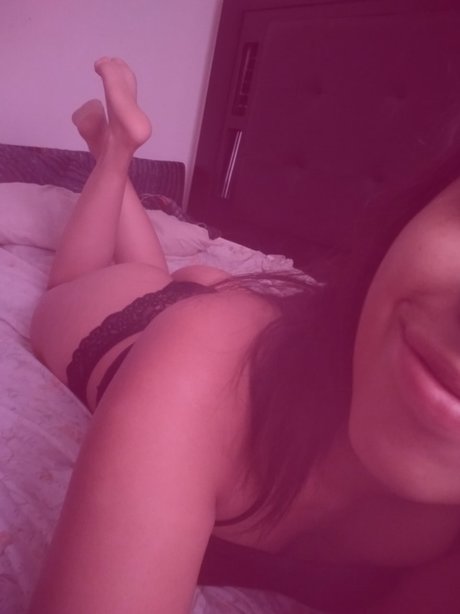 美しいラテン系オンリーファンズ セクシーヌード 画像