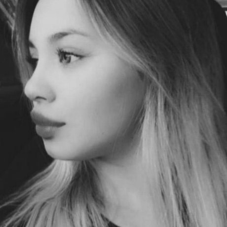 痩せた美女オンリーファンズ ヌード 写真